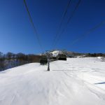 いざ、朝一のリフトで：今日は快晴でテンションも上がります