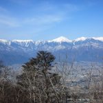 光城山からの眺め：祠の前から見る北アルプスは絶景です。