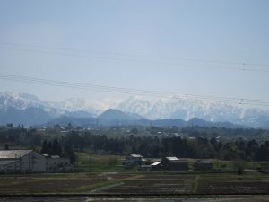 ② 劔・立山連峰：道路沿いから見た山岳風景はいつもながらど迫力です。