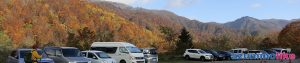 2018/10/25【 雨飾山登山口の駐車場】１週間ほど前が紅葉のピークだったのでしょうが、それでも登山口周辺の山肌は燃えるようでした。