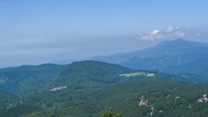 このデッキから遠く佐渡島が見えました