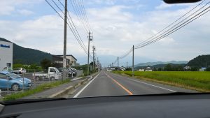 まっすぐ行くと上田市街地