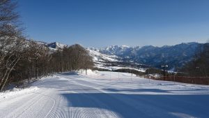 マウンテンエリアへ１番乗りです。雨飾山も見える。