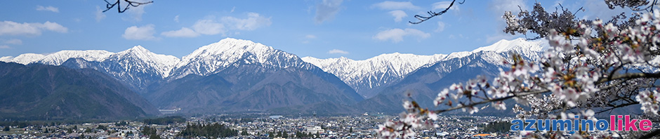 2020/4/28【大町山岳博物館からの眺め】大町市の山麓では桜が満開で、遠くの山々が映えていました。