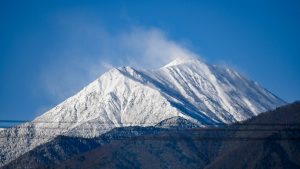 真西に見える常念岳