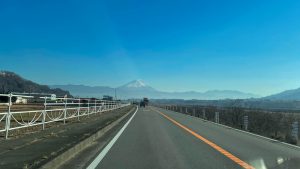 往きの一般道では富士山が正面によく見えました