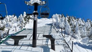 横手山の山頂近くのスノーモンスター？