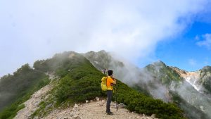 目指す山も近いようで遠い