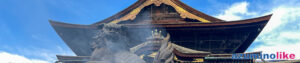 2024/10/17【御香の漂う善光寺】秋の良き日、善光寺の本堂前は御香の匂いが漂っていた