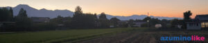 2024/6/21【玄関先の夕暮れ】梅雨時の晴れ間、我が家の玄関先は夕焼けに染まった